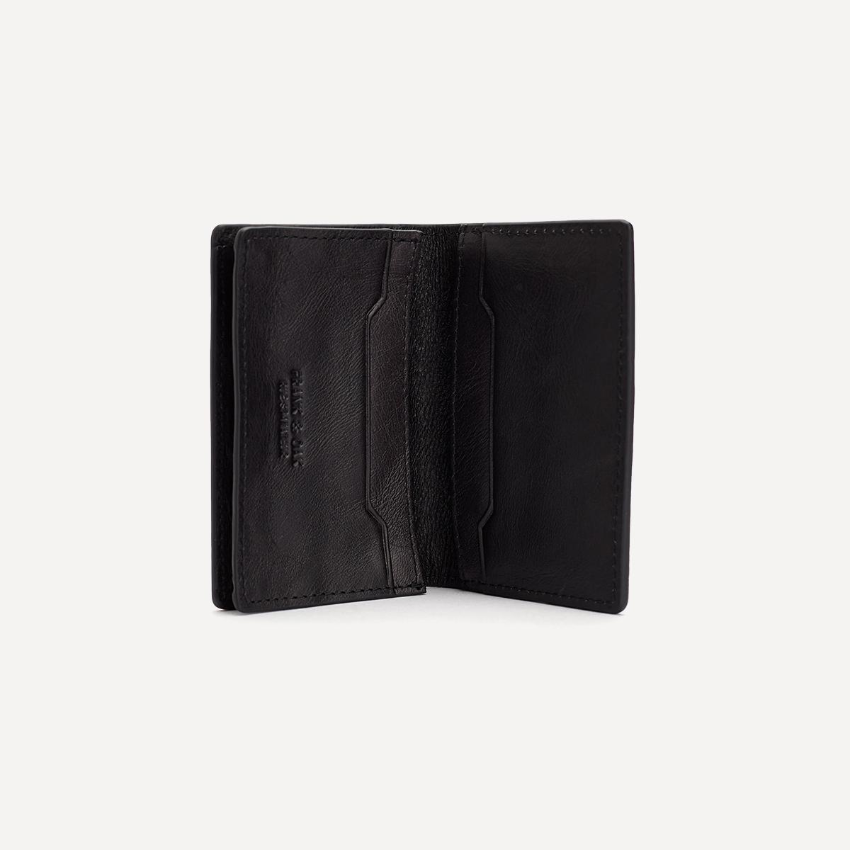 Frank & Oak présente The Black Serie, une façon locale de voyager avec style