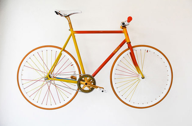 Rider une œuvre d'art grâce à la marque italienne de vélo Cinelli et l'artiste Jean-Luc Moerman