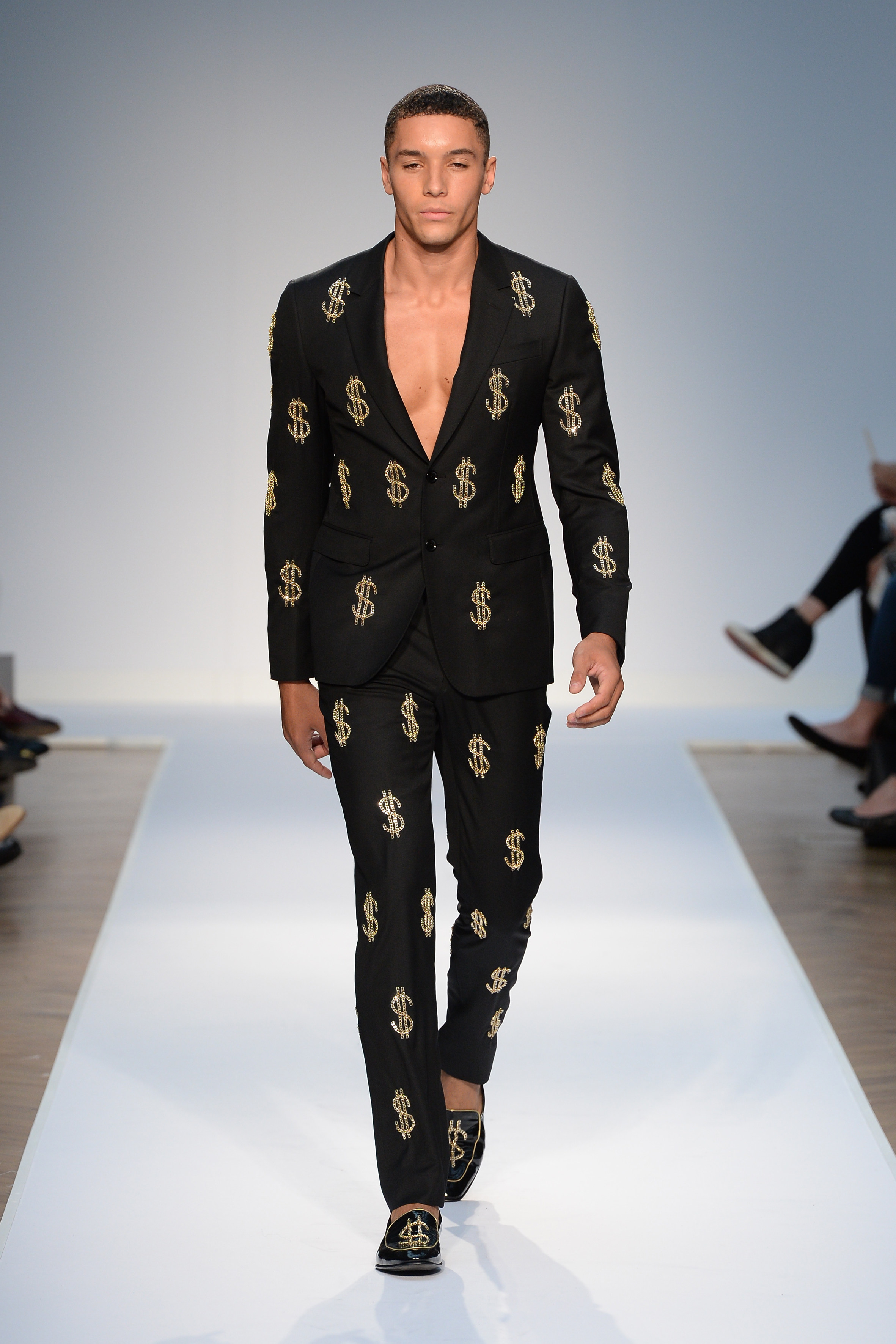 Je vous parie 20 piastres que vous ne voulez pas porter du Moschino