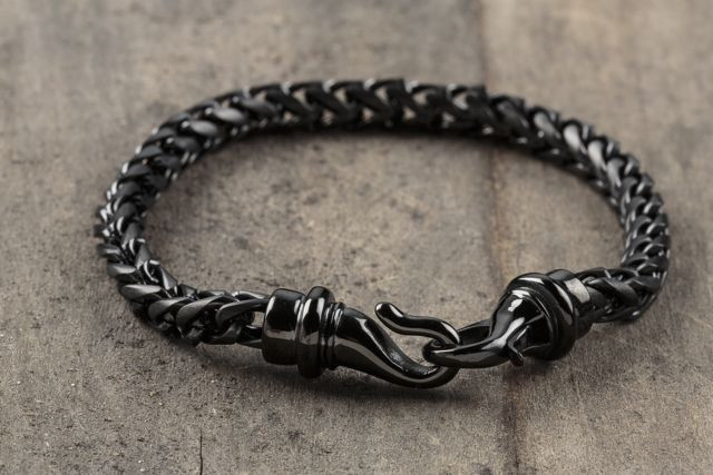 Vitaly Design, des bijoux edgy, mais classiques, à porter tous les jours