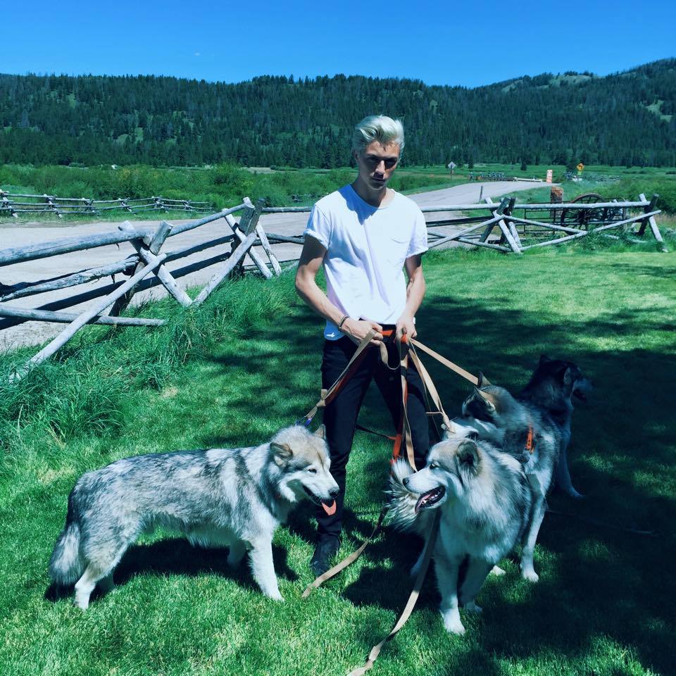 Lucky Blue Smith le modèle Mormon au million de fans