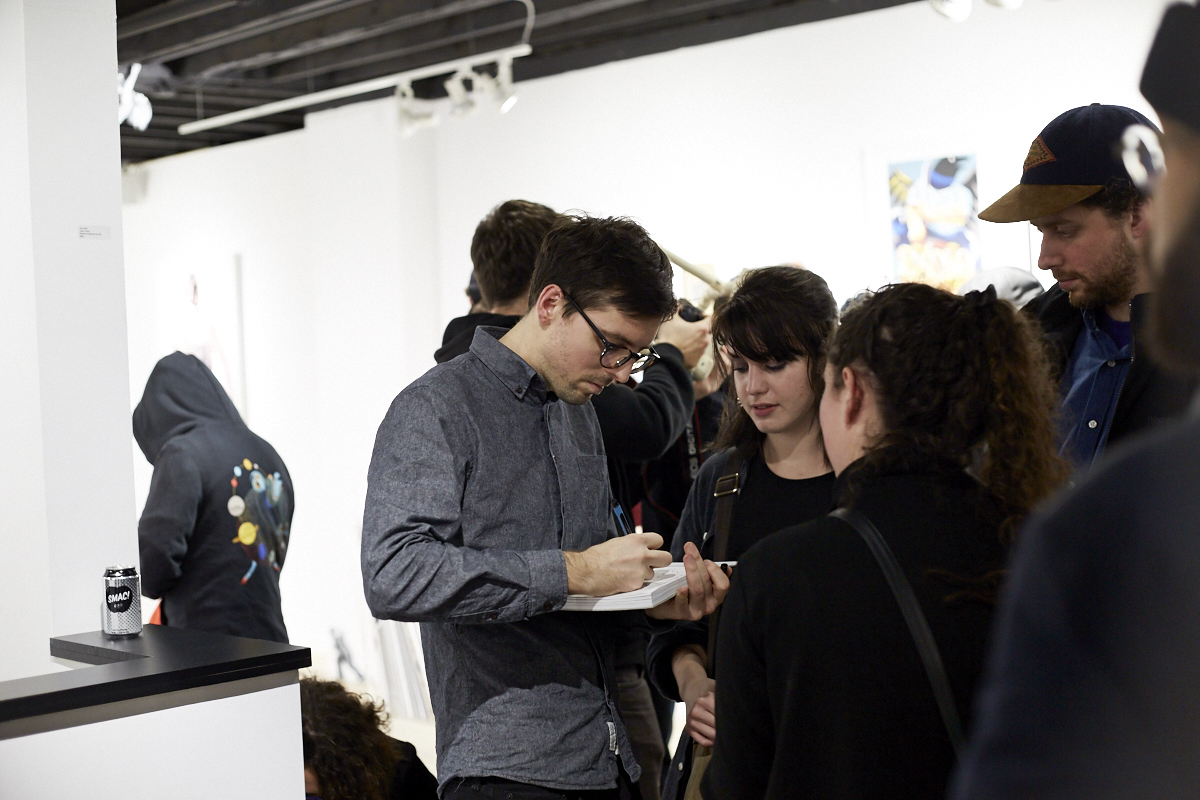 Les amateurs de street-art présents à la Station 16 au lancement du livre La Jenkins