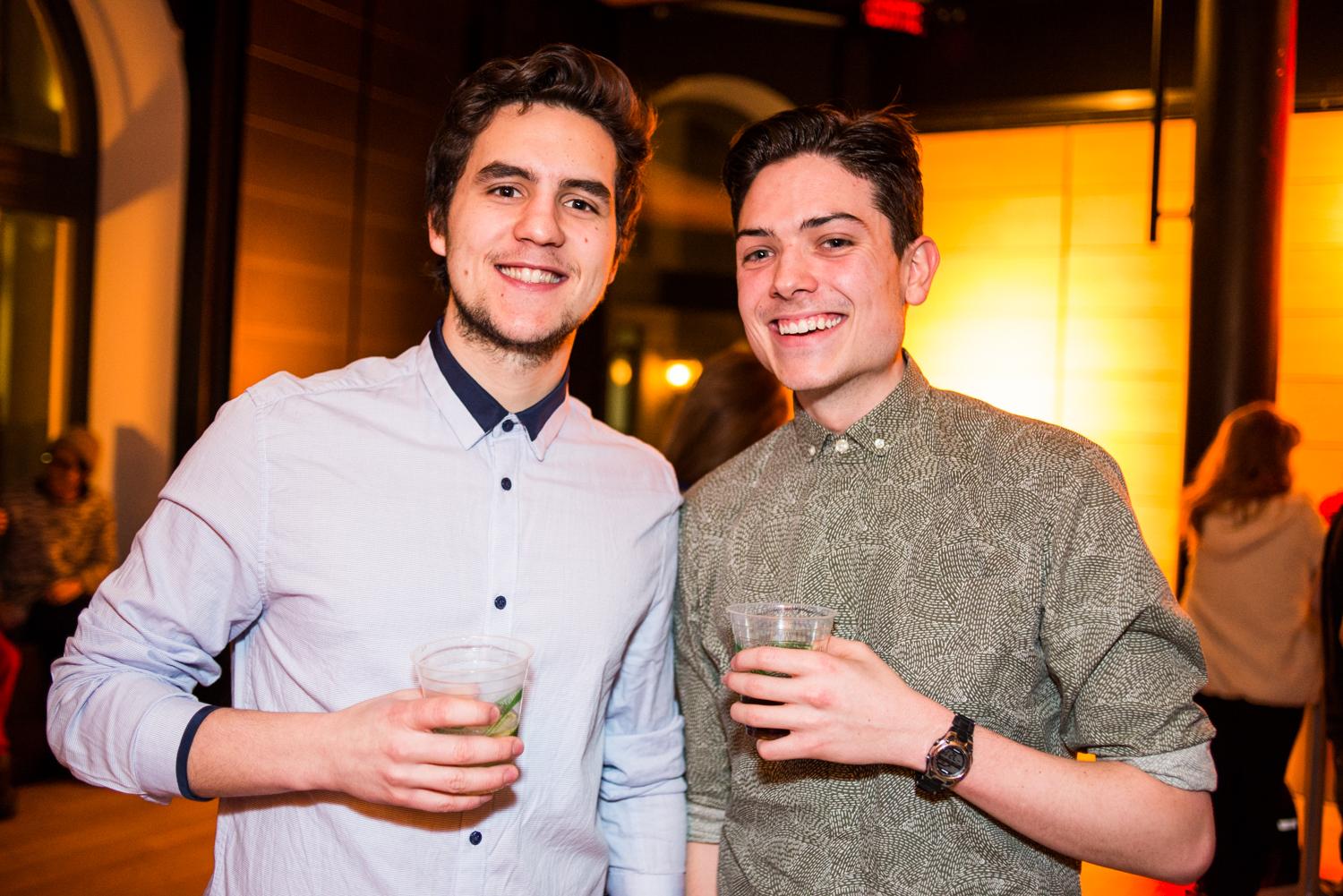 Ambiance conviviale au lancement hivernal de Montréal Campus et CHOQ.ca au Centre PHI