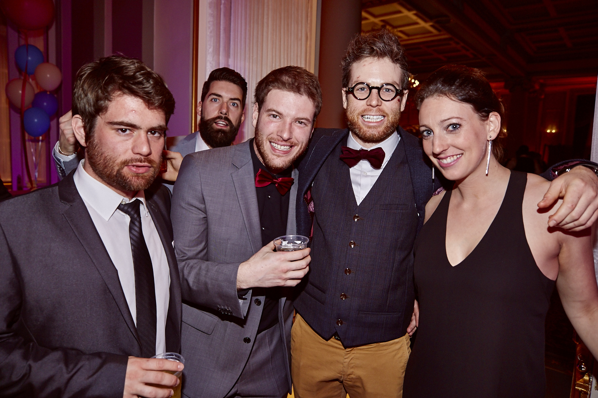 Extravagance, glamour et complets colorés à l'honneur au Bal de Sainte-Justine