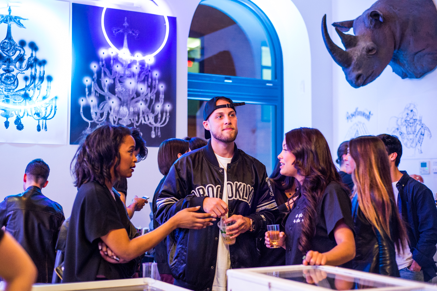 Des Rosiers envahit le Centre Phi pour le lancement de sa collection streetwear «Contre la foule»