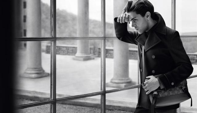 Xavier Dolan prend la pause pour l'édition italienne de Vogue