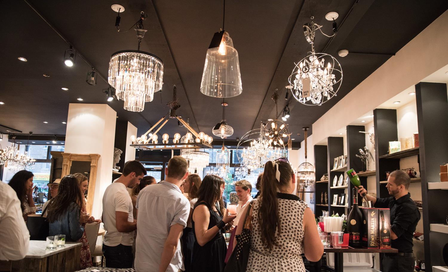 Ouverture de la chic et lumineuse boutique Bois & Cuir à Westmount