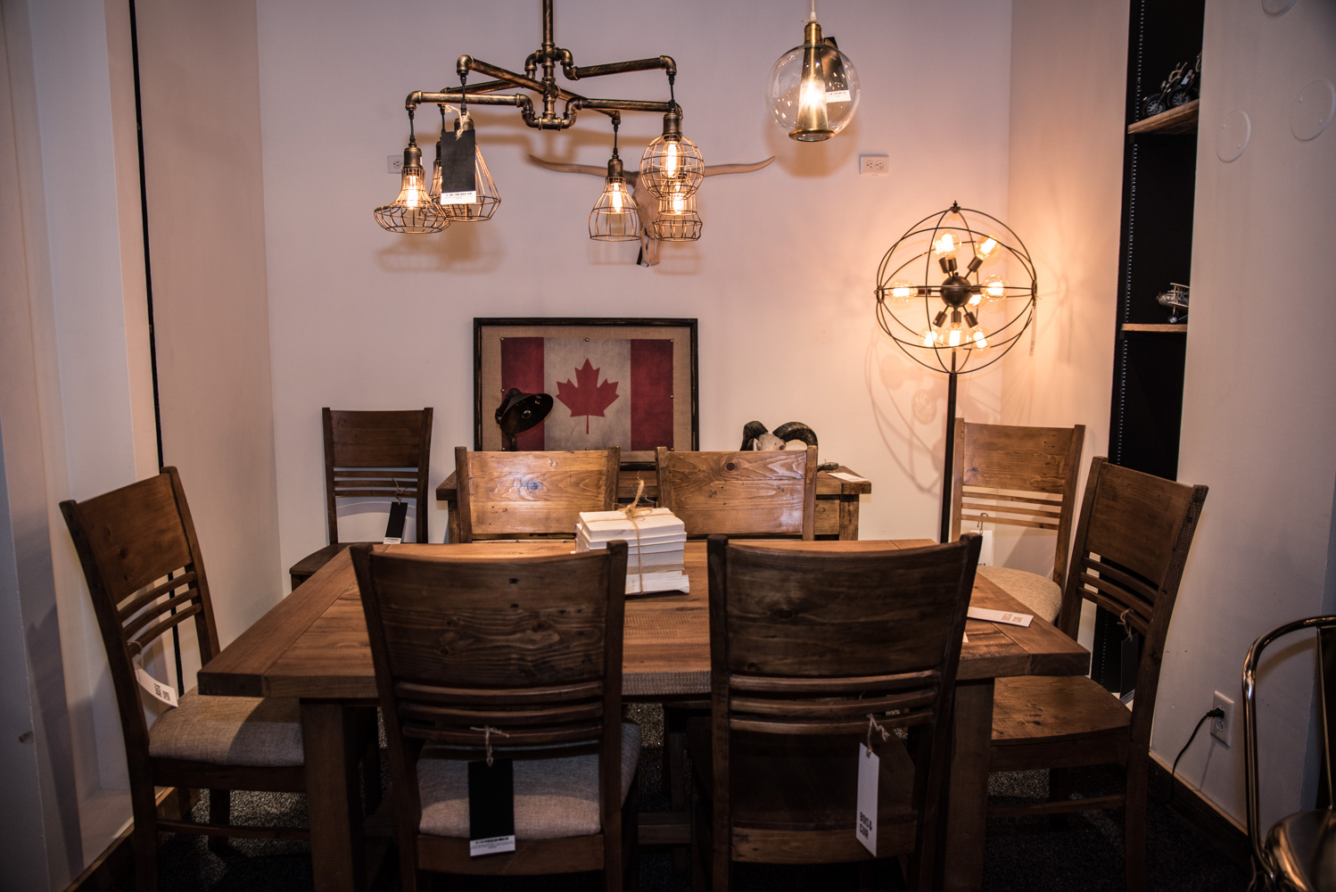 Ouverture de la chic et lumineuse boutique Bois & Cuir à Westmount
