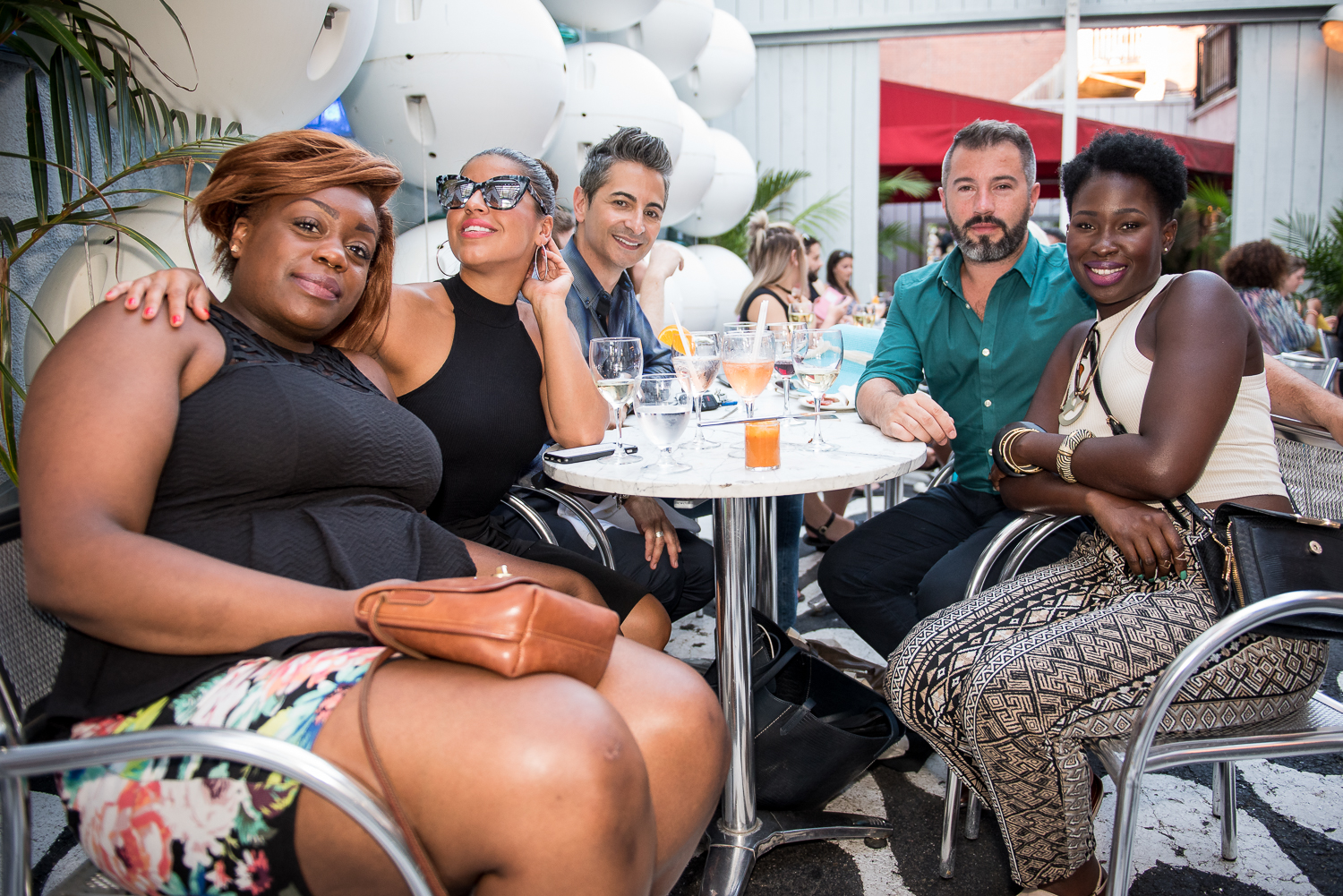 La terrasse de Chez Ma Grosse Truie Chérie est (enfin!) ouverte!
