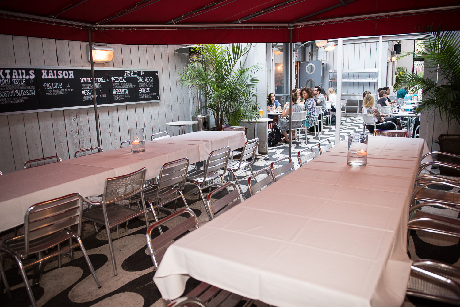 La terrasse de Chez Ma Grosse Truie Chérie est (enfin!) ouverte!