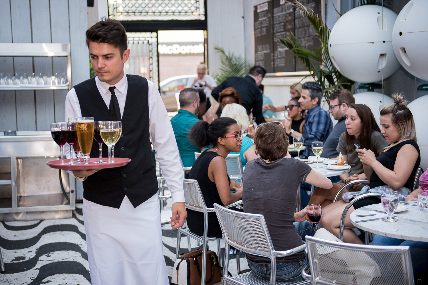 La terrasse de Chez Ma Grosse Truie Chérie est (enfin!) ouverte!