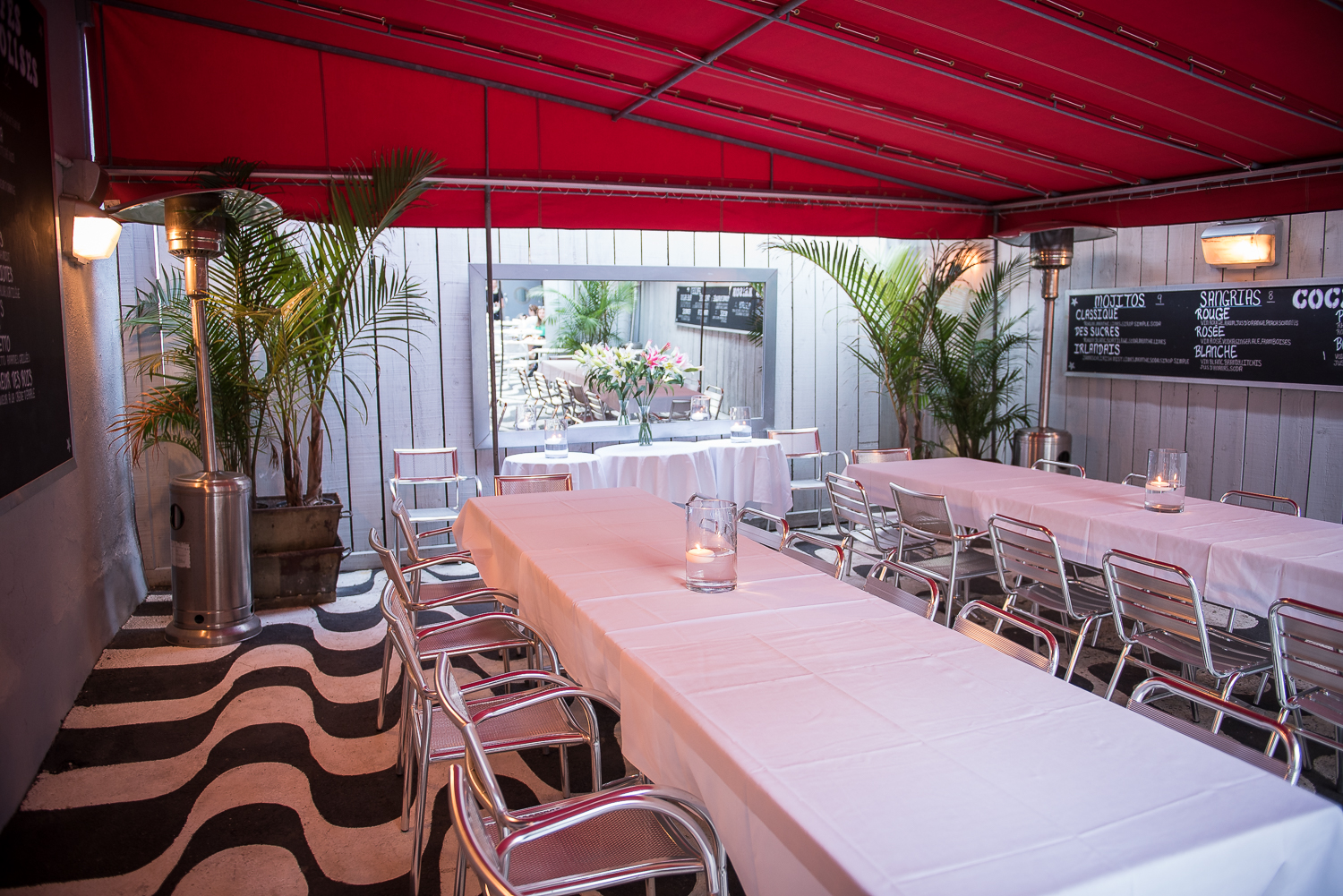 La terrasse de Chez Ma Grosse Truie Chérie est (enfin!) ouverte!