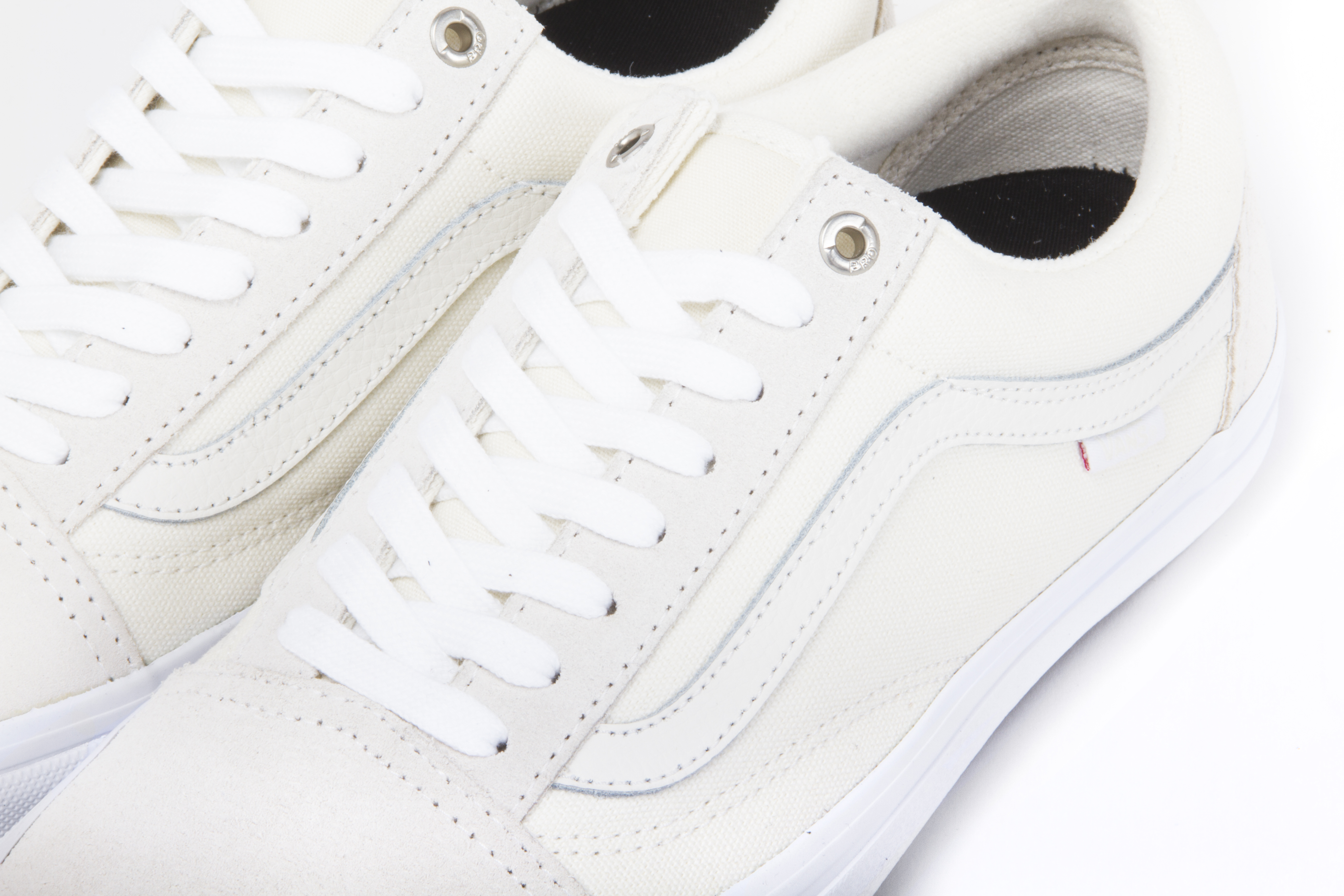 Dime lance trois souliers exclusifs avec Vans et ouvre un pop-up shop!