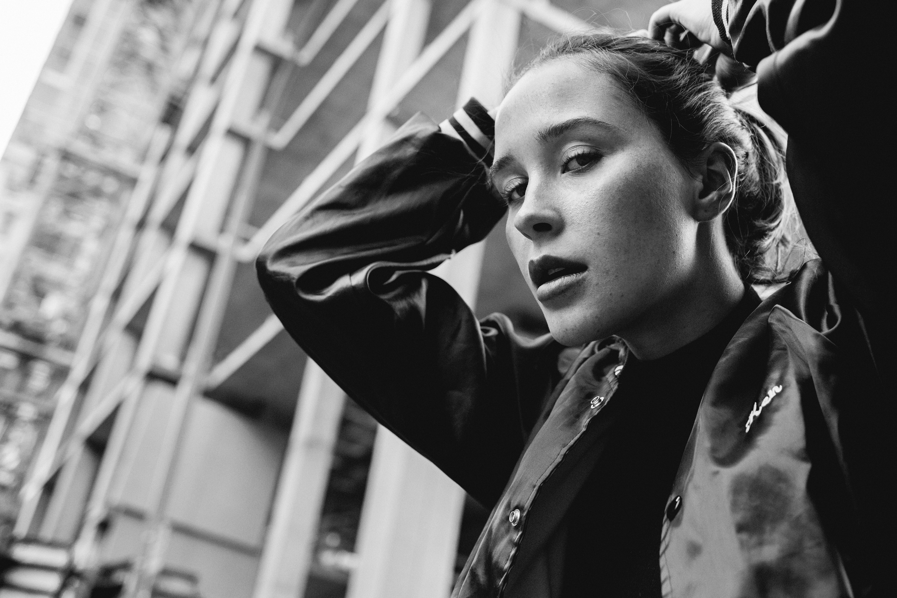 La mannequin Jeanne Cournoyer dans l'objectif lumineux de Kevin Millet [Girl Crush 108]