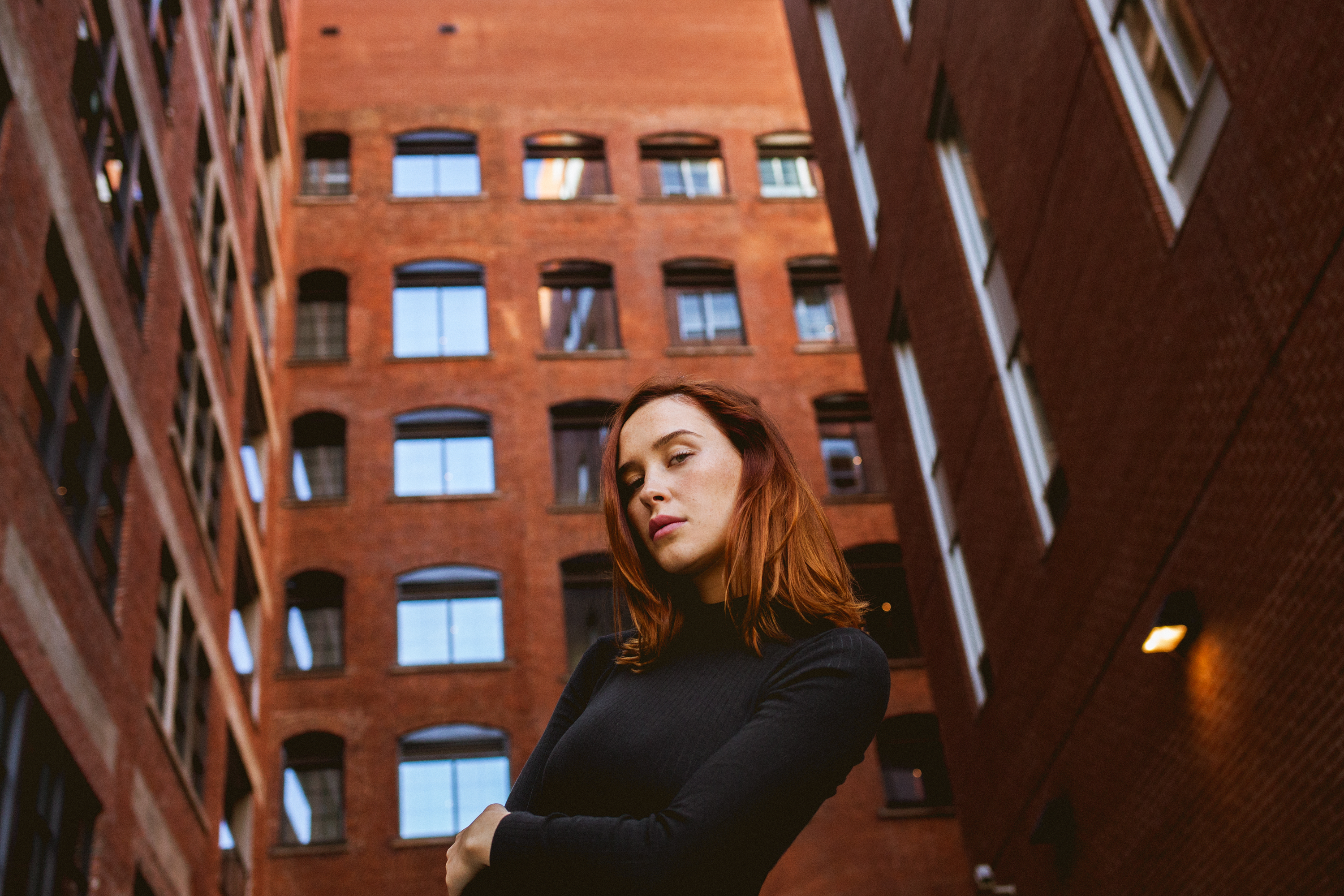 La mannequin Jeanne Cournoyer dans l'objectif lumineux de Kevin Millet [Girl Crush 108]