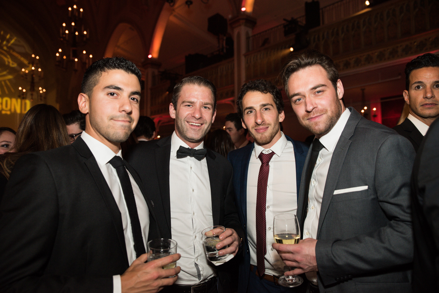Ton Barbier au Bal Let's Bond 2016, voyez les plus beaux looks [Photos]