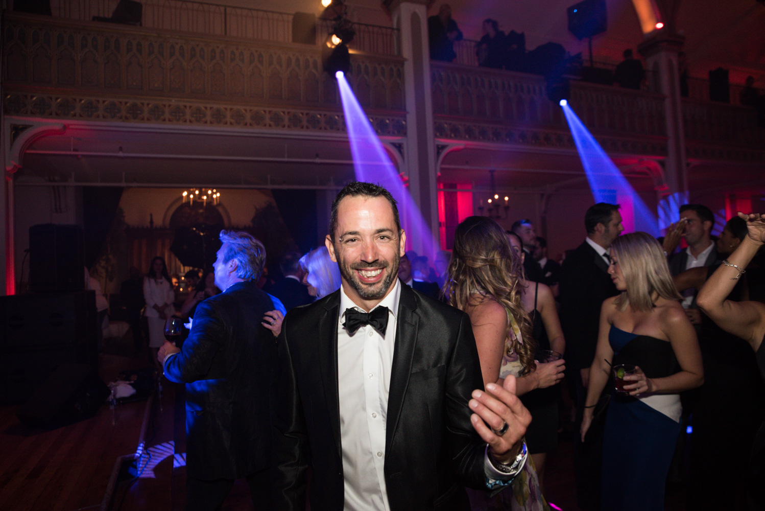Ton Barbier au Bal Let's Bond 2016, voyez les plus beaux looks [Photos]