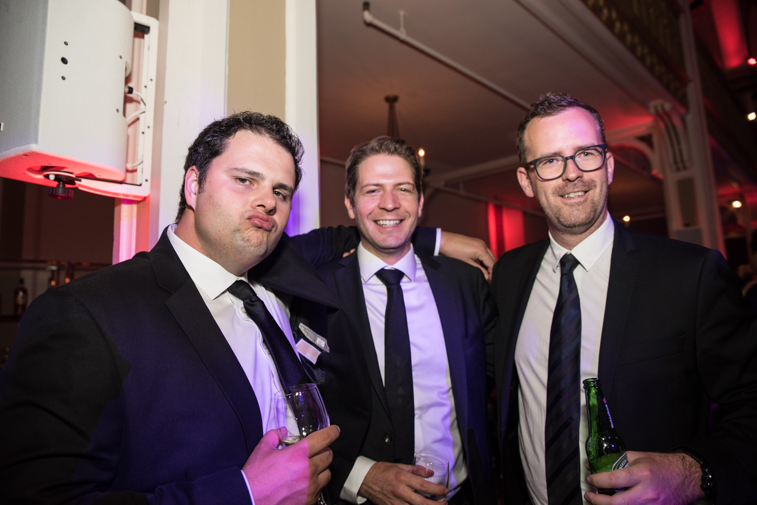 Ton Barbier au Bal Let's Bond 2016, voyez les plus beaux looks [Photos]