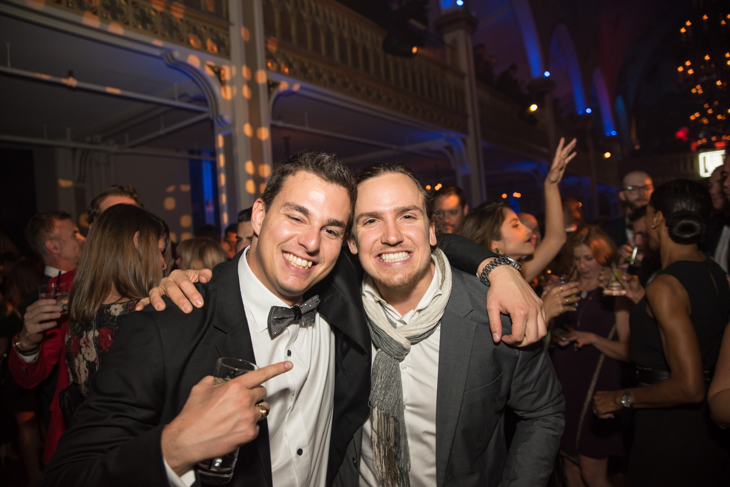 Ton Barbier au Bal Let's Bond 2016, voyez les plus beaux looks [Photos]
