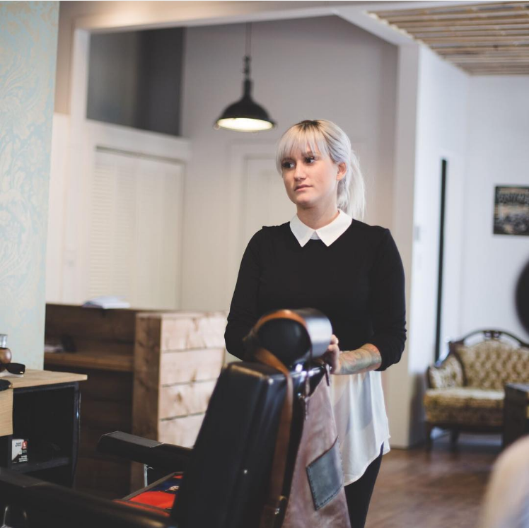 Elyse Brazé, barbière et propriétaire du salon Chez le Barbier [Girl Crush 111]