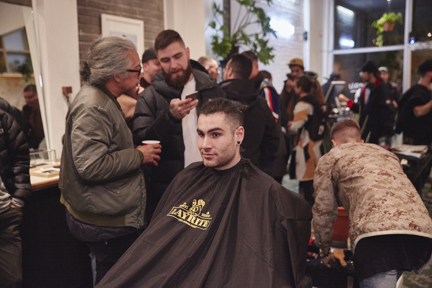 C'est Beau fête leur collection automne-hiver avec bière et barbier