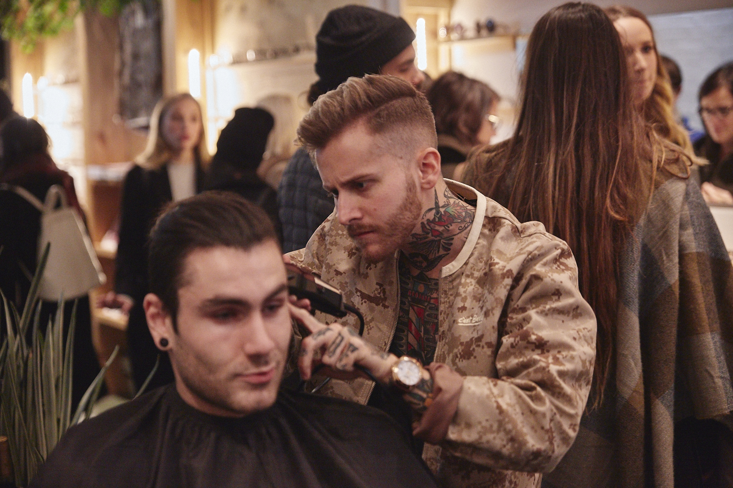 C'est Beau fête leur collection automne-hiver avec bière et barbier