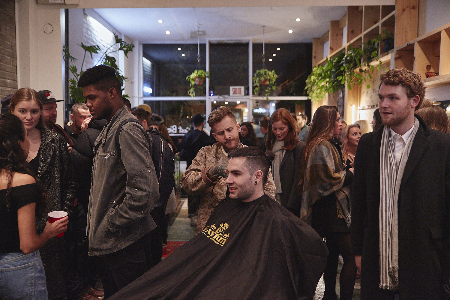 C'est Beau fête leur collection automne-hiver avec bière et barbier