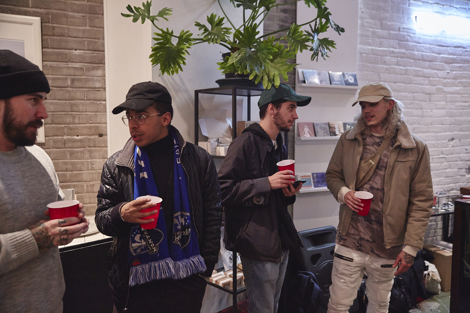 C'est Beau fête leur collection automne-hiver avec bière et barbier