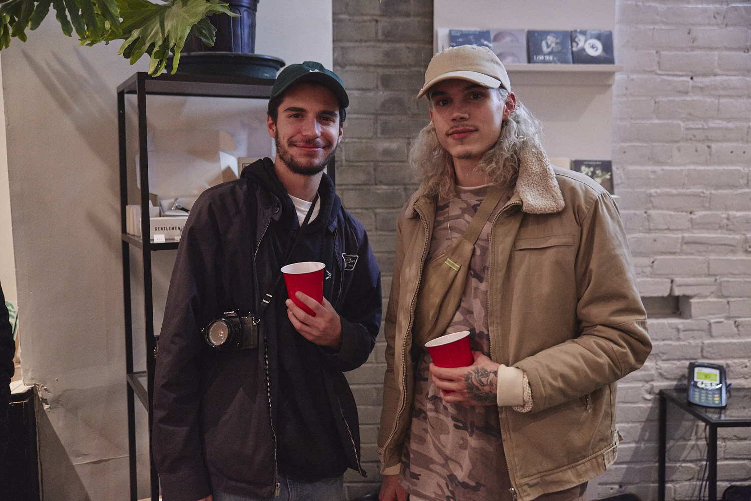 C'est Beau fête leur collection automne-hiver avec bière et barbier
