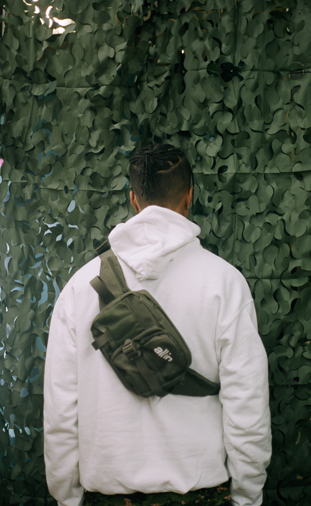 all in délaisse les lunettes le temps d'une collection à saveur militaire