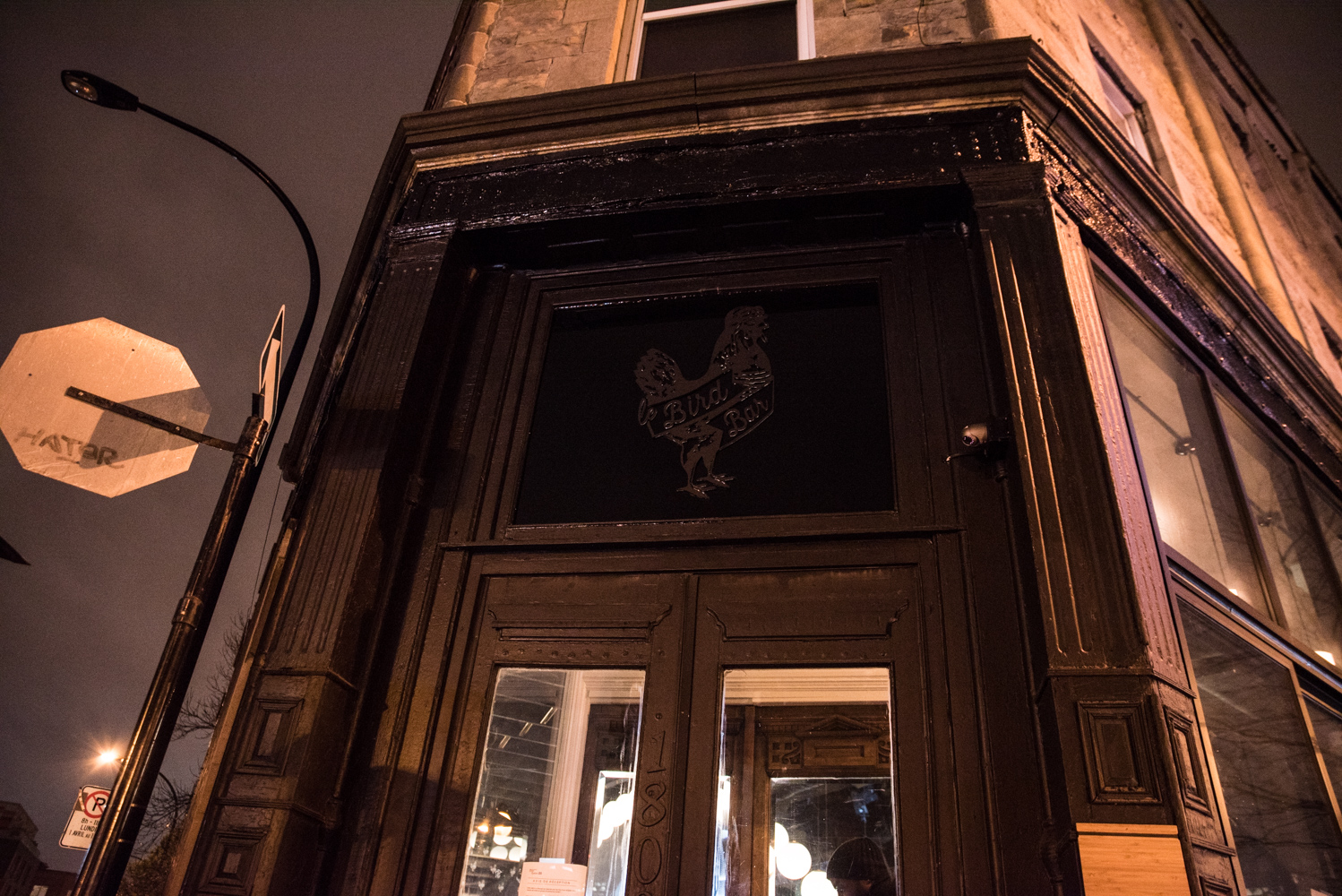 Lancement du Bird Bar, un nouveau restaurant qui propose du poulet frit et du champagne !