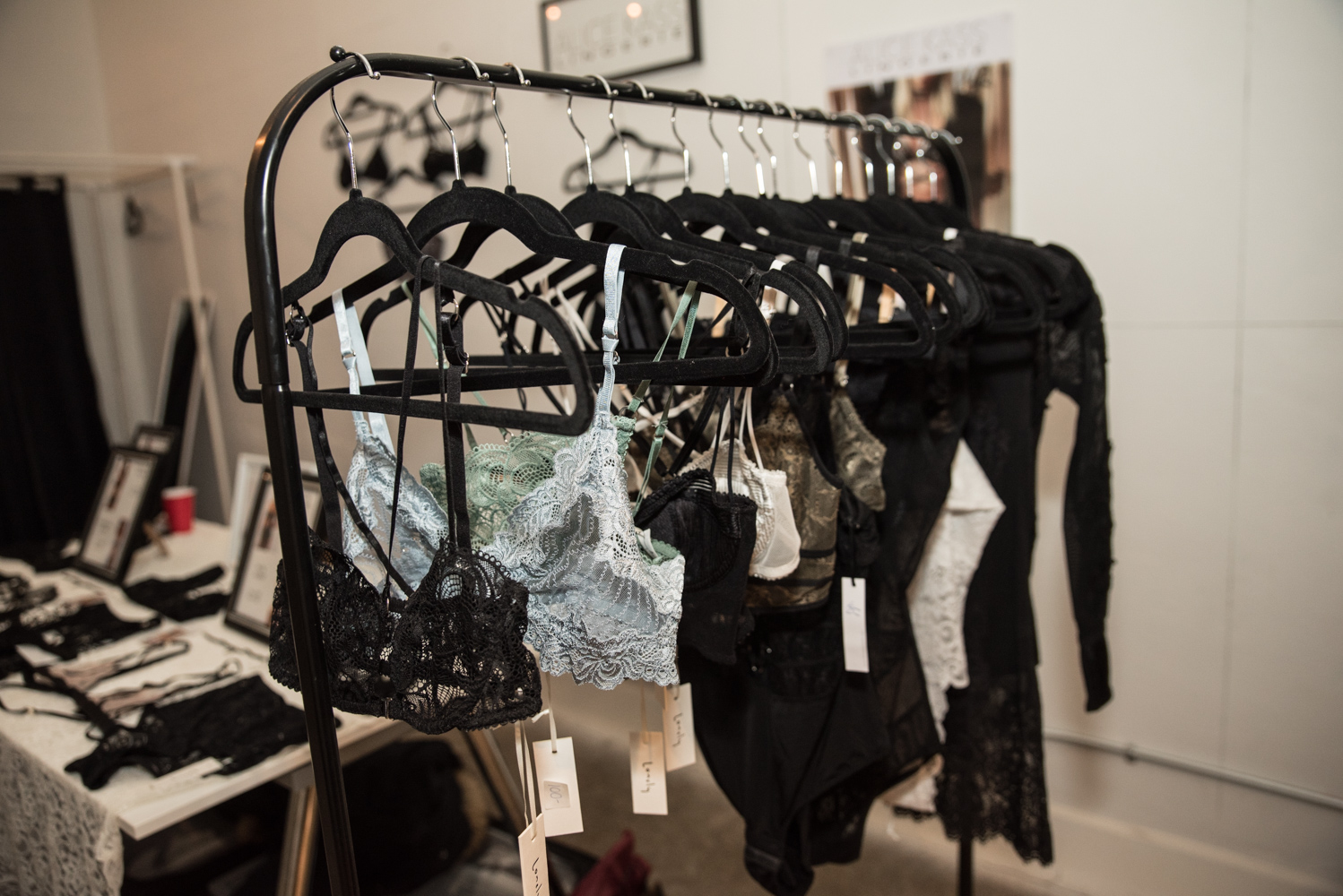 Bonvilain fête noël avec des marques locales lors d'un pop-up shop festif [Nos photos]