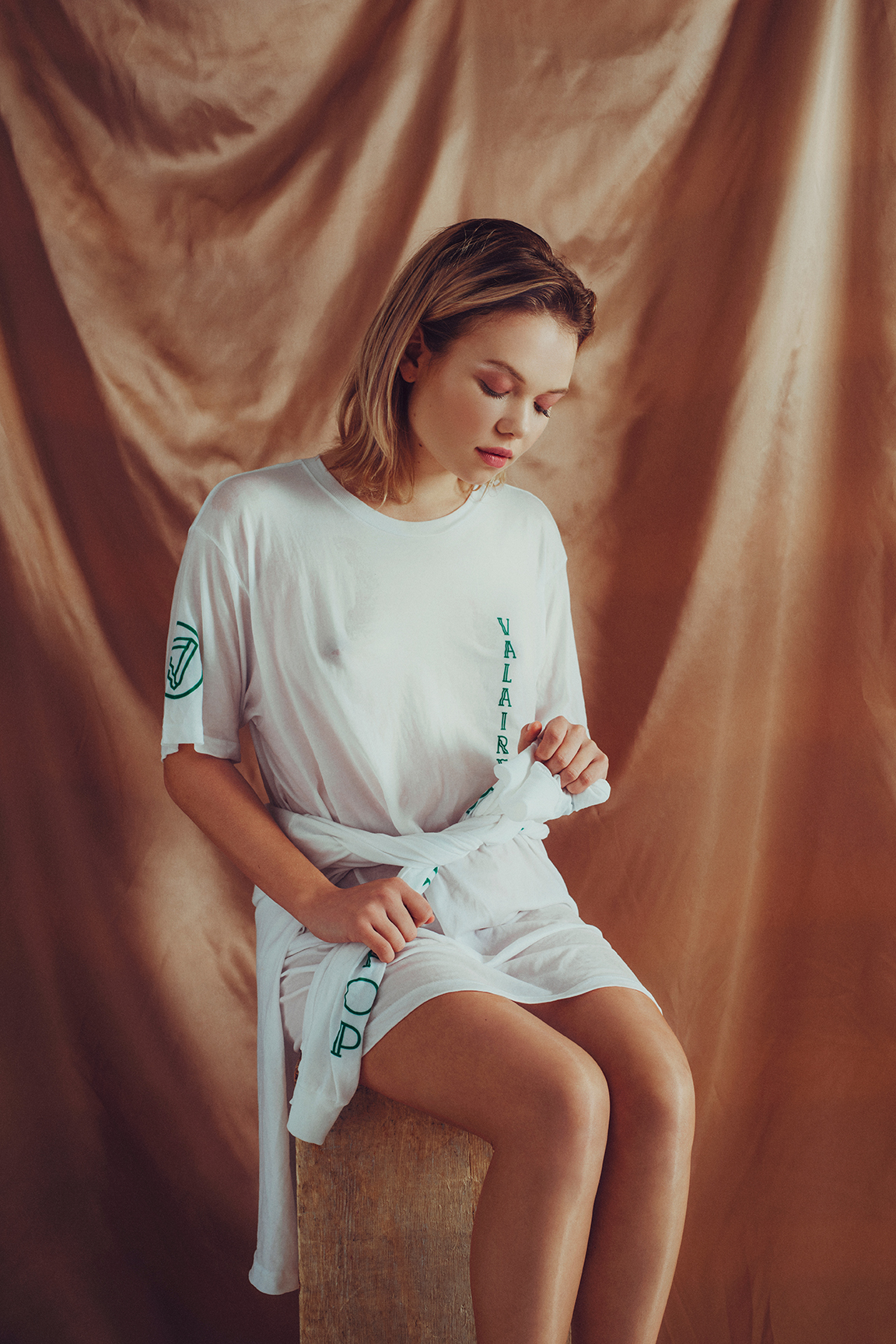 VALAIRE lance sa merch avec un lookbook pas mal chaud