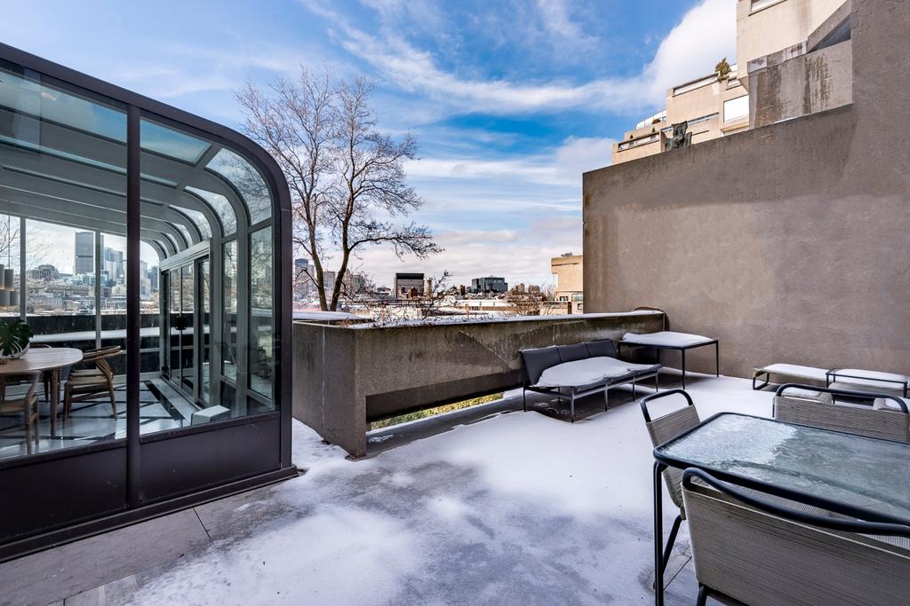 Un appartement d'Habitat 67 est en vente, voyez son incroyable déco