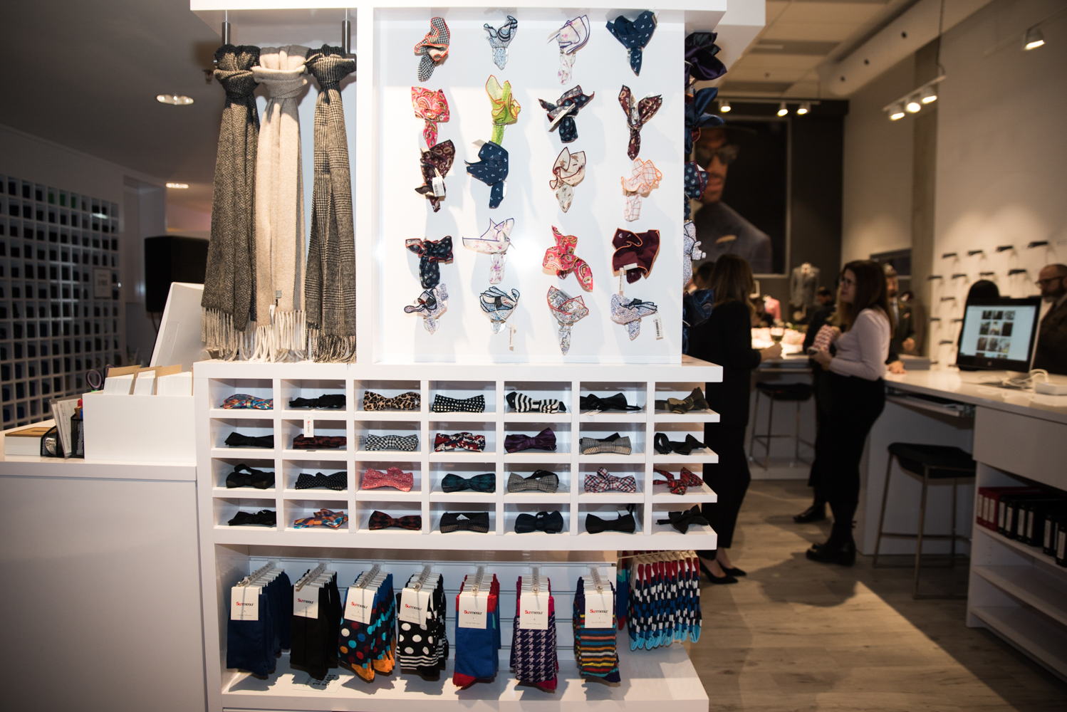 Surmesur ré-ouvre leur boutique pour homme en grand!