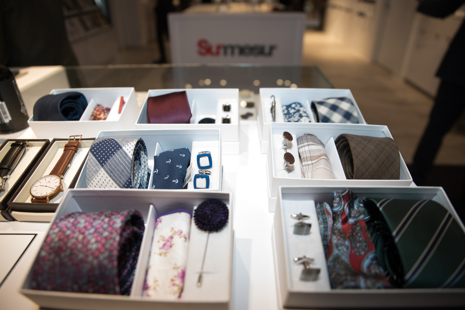 Surmesur ré-ouvre leur boutique pour homme en grand!