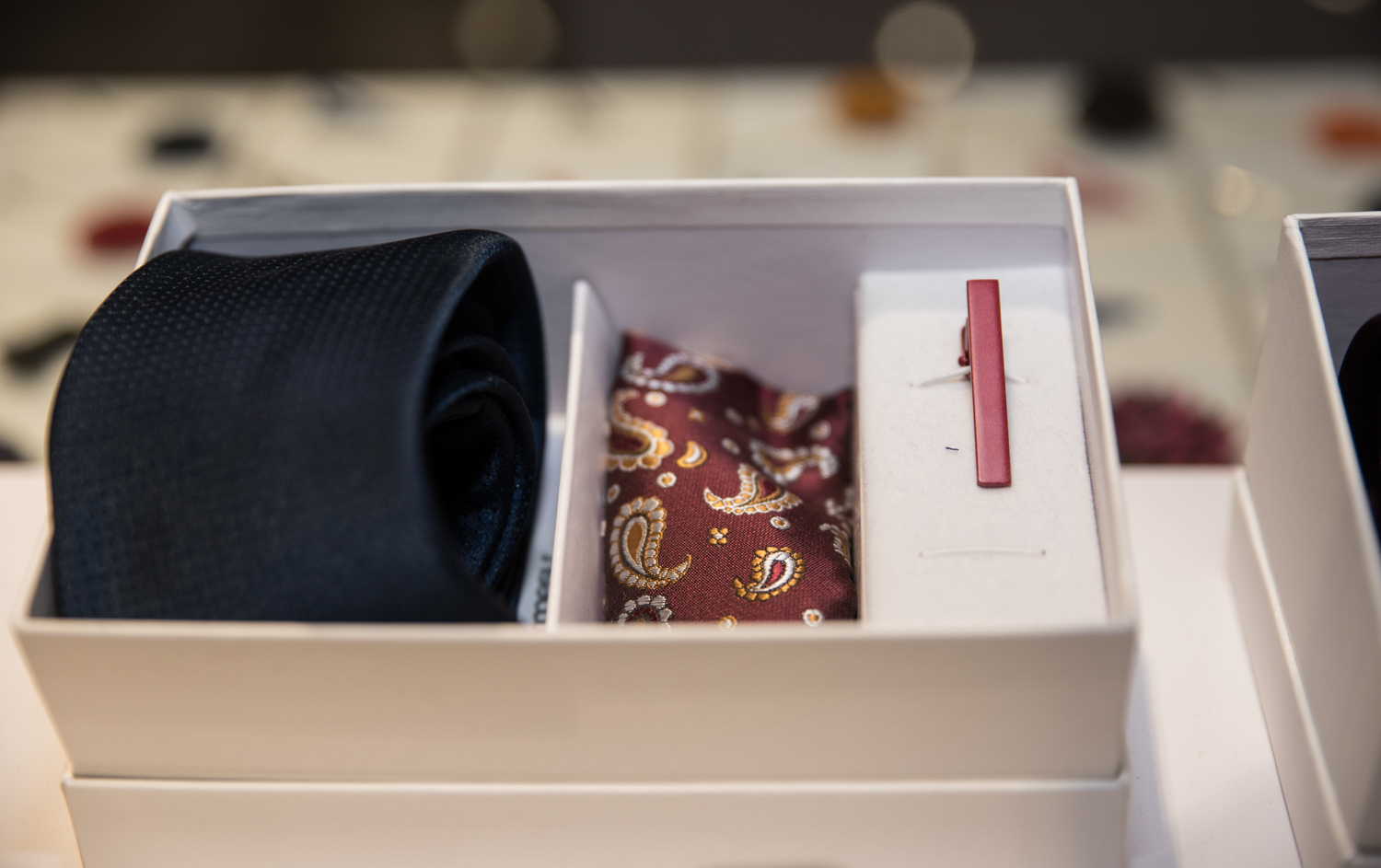 Surmesur ré-ouvre leur boutique pour homme en grand!