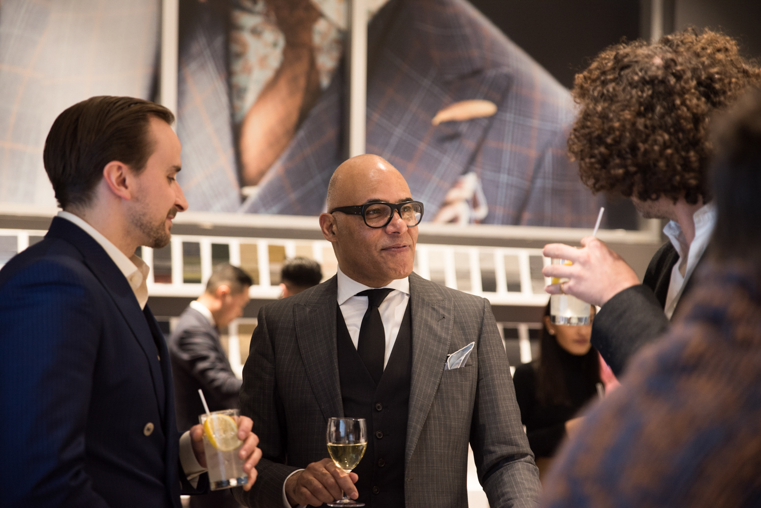 Surmesur ré-ouvre leur boutique pour homme en grand!