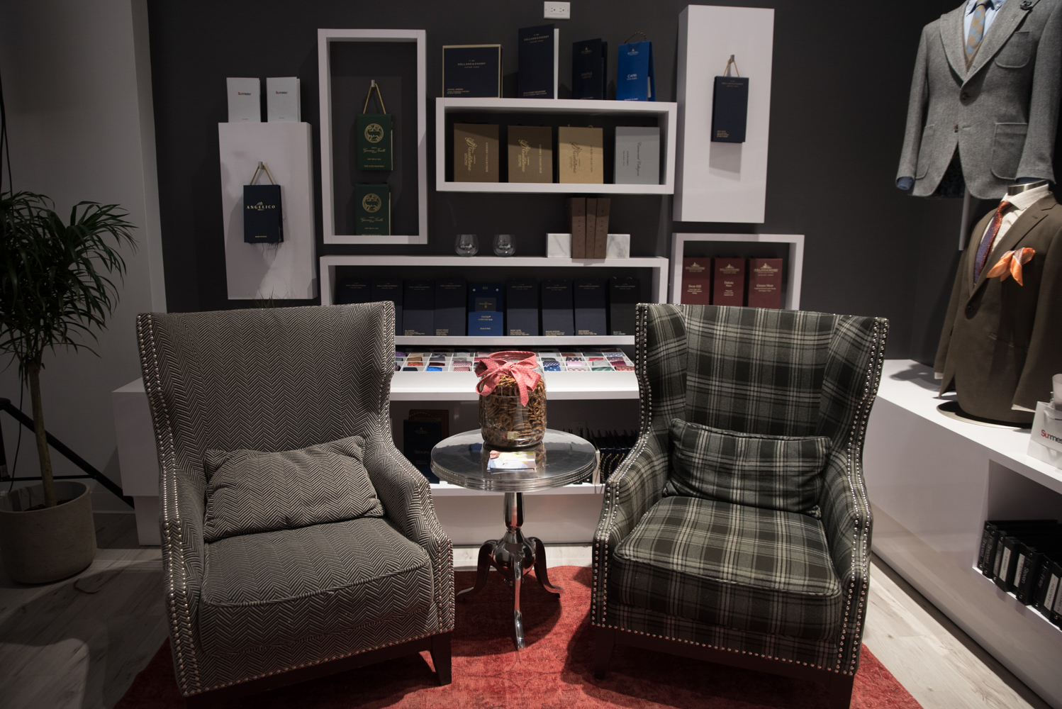 Surmesur ré-ouvre leur boutique pour homme en grand!