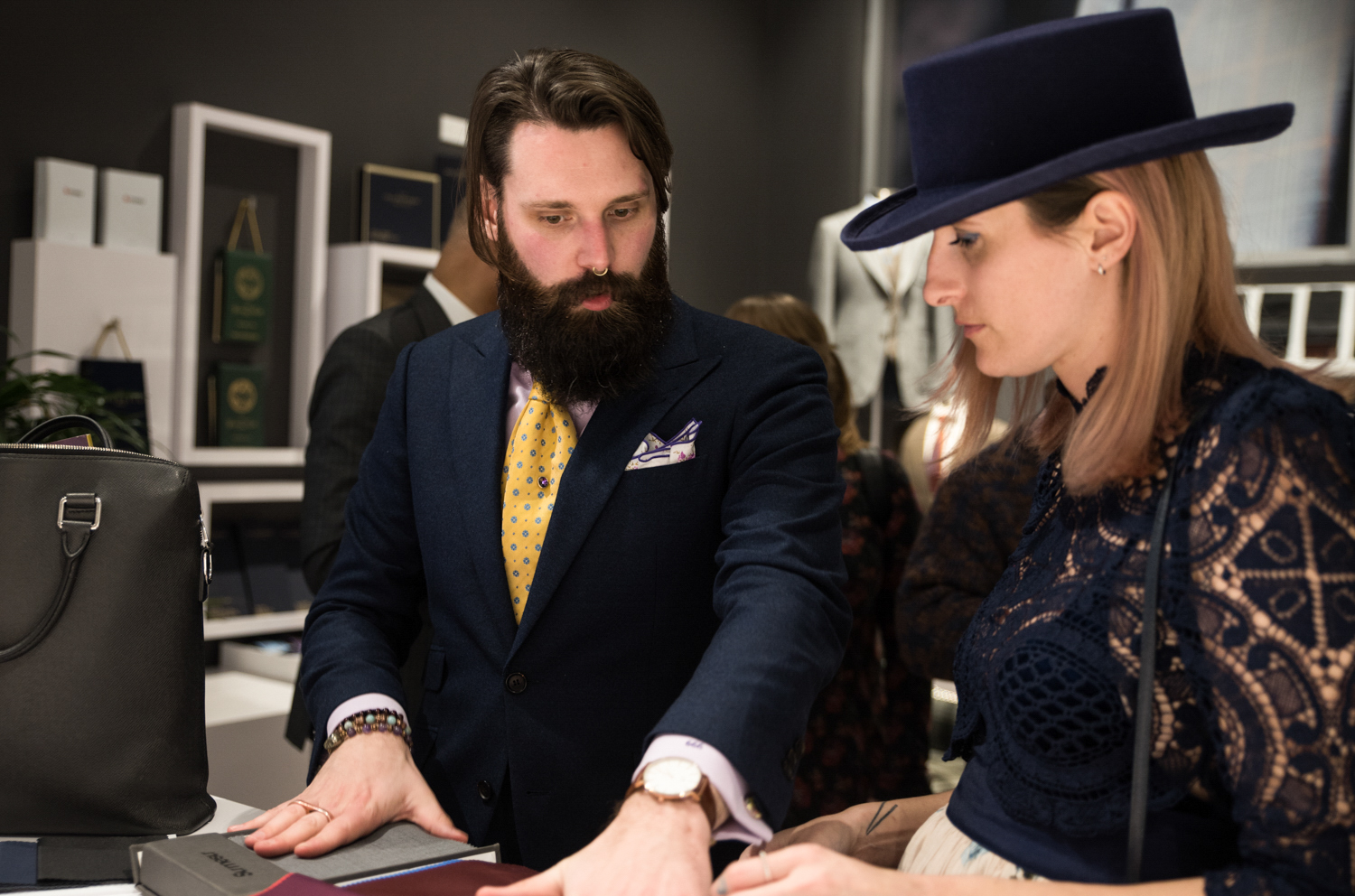 Surmesur ré-ouvre leur boutique pour homme en grand!