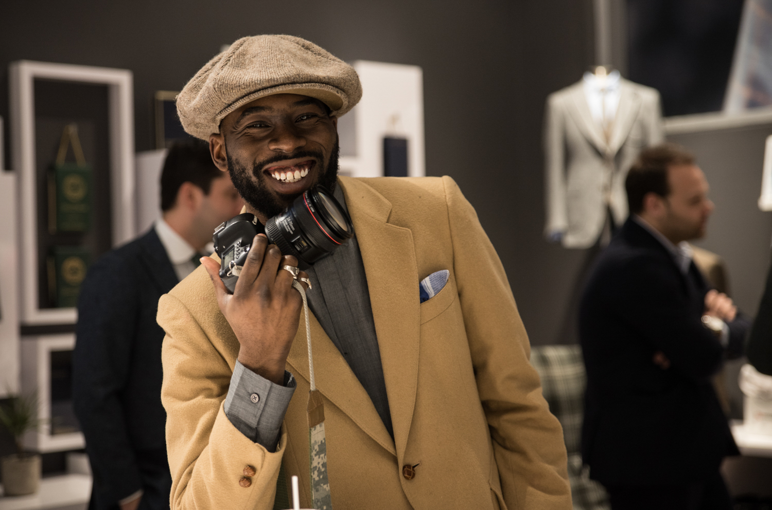 Surmesur ré-ouvre leur boutique pour homme en grand!