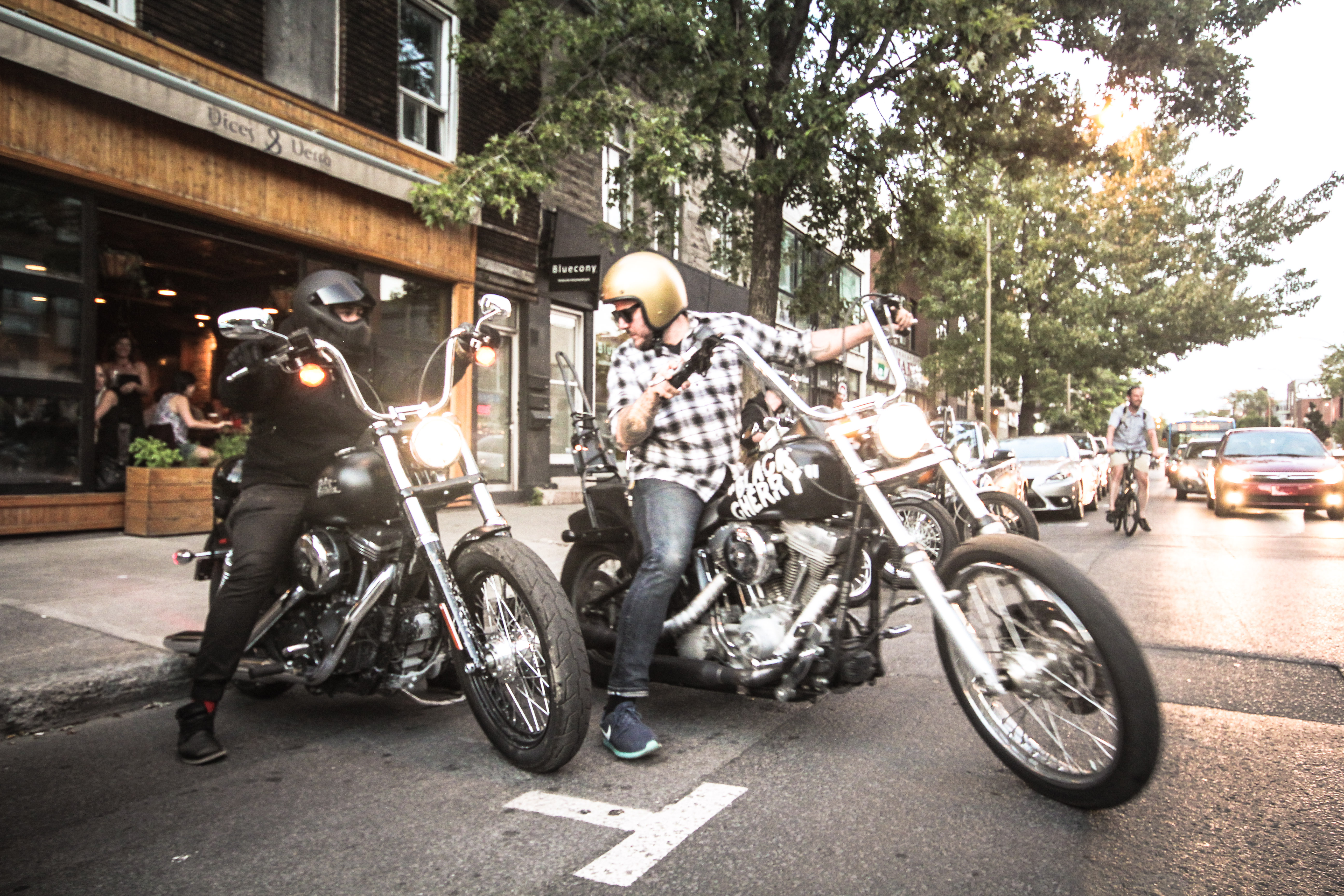 Ton Barbier s'allie à ONELAND pour vous parler de motos!