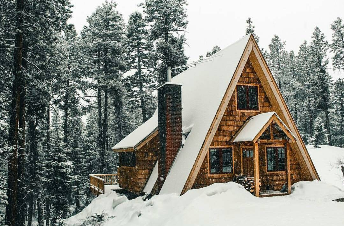 35 chalets enneigés où on aimerait passer la journée (plutôt qu’au boulot)