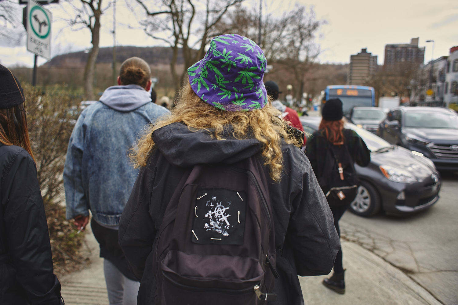 Des milliers de jeunes fêtent le 4/20 au pied du Mont-Royal [Photos]