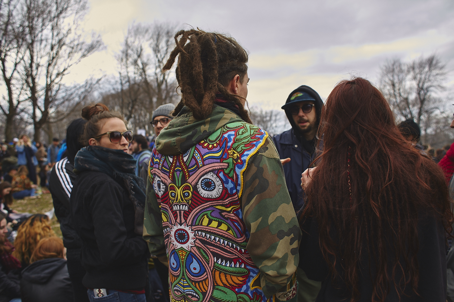 Des milliers de jeunes fêtent le 4/20 au pied du Mont-Royal [Photos]