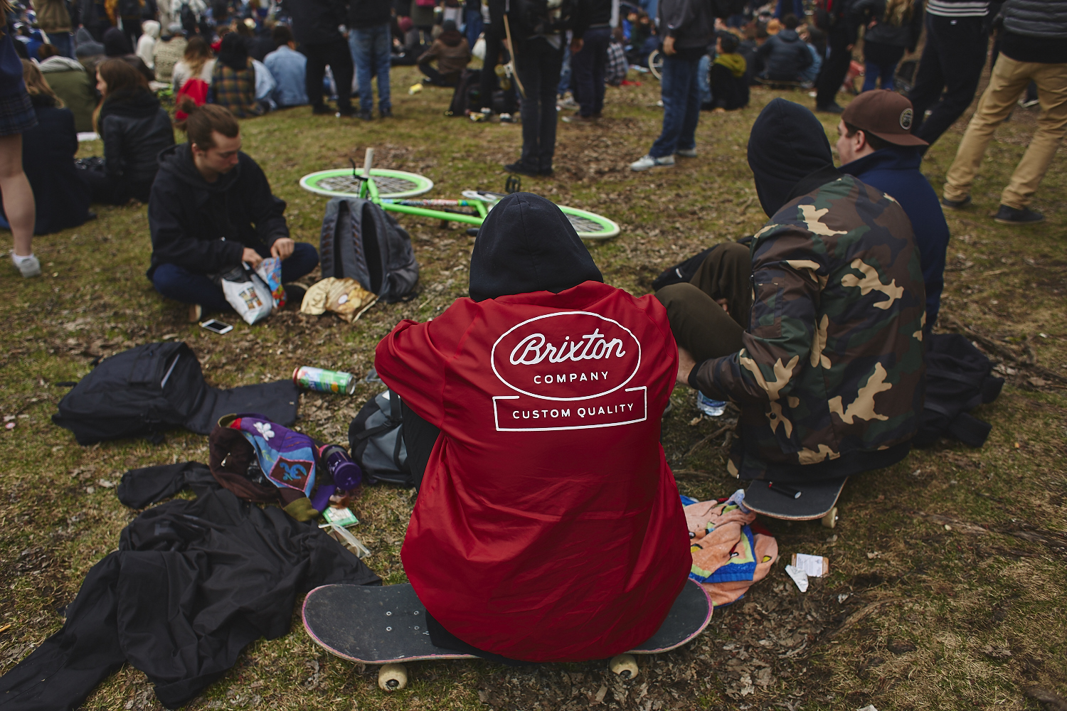 Des milliers de jeunes fêtent le 4/20 au pied du Mont-Royal [Photos]