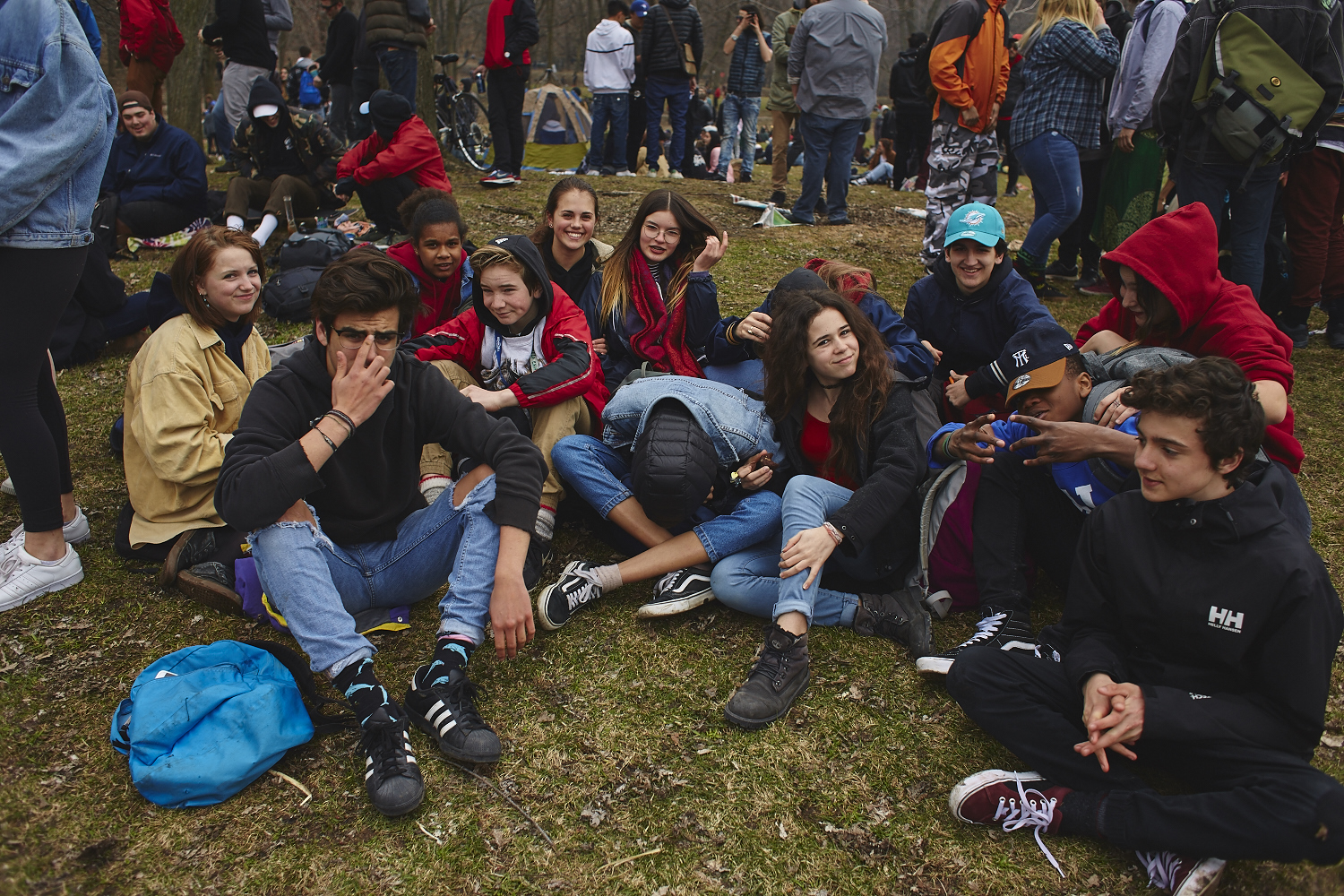 Des milliers de jeunes fêtent le 4/20 au pied du Mont-Royal [Photos]