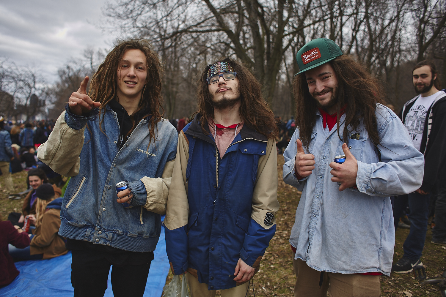 Des milliers de jeunes fêtent le 4/20 au pied du Mont-Royal [Photos]