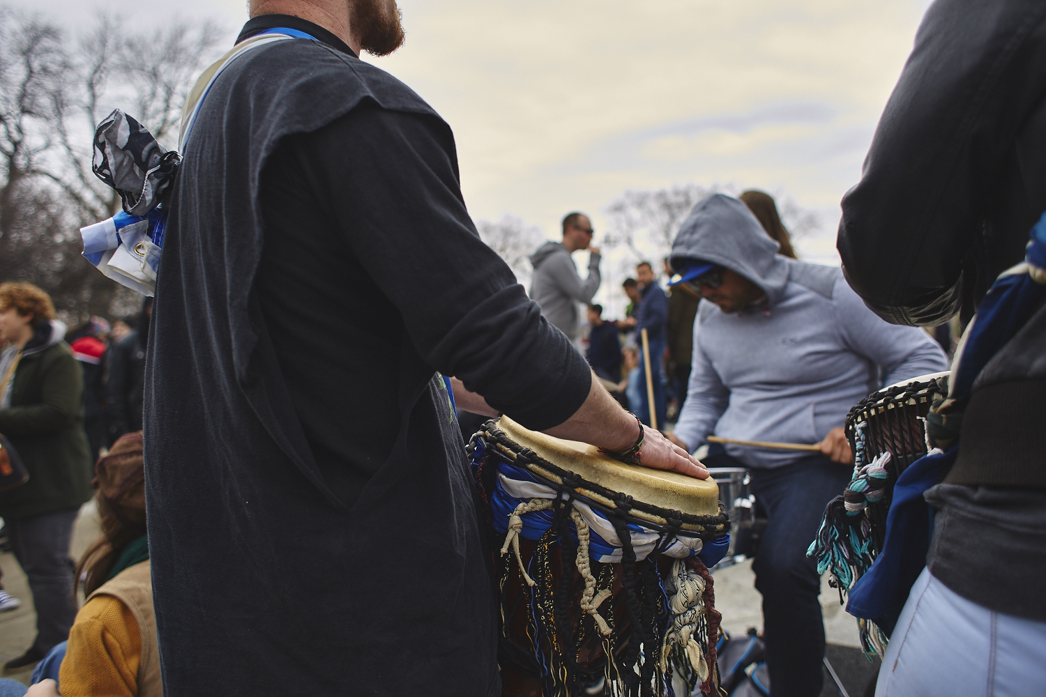 Des milliers de jeunes fêtent le 4/20 au pied du Mont-Royal [Photos]