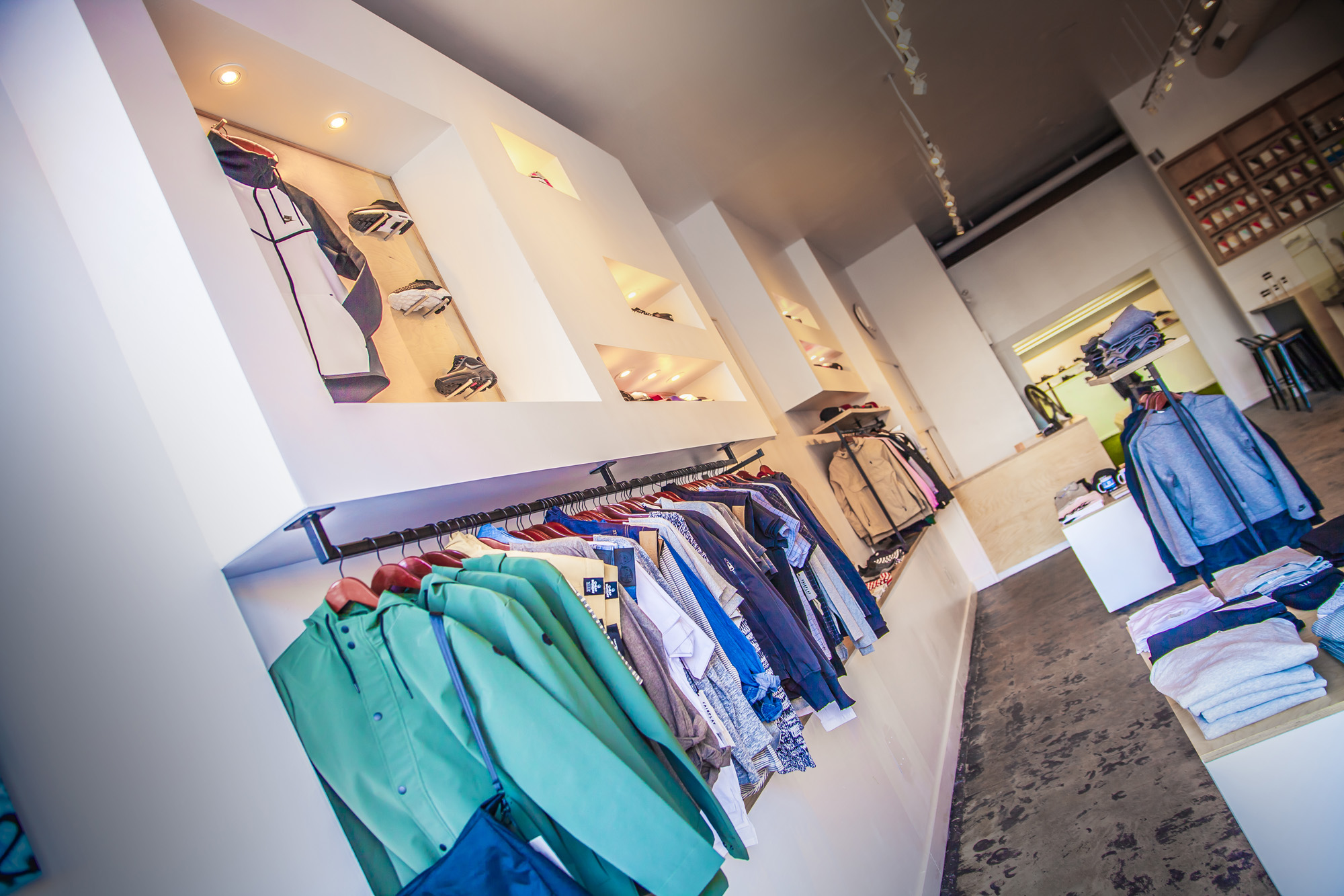 ARTGANG ouvre une folle boutique avec café et sneakers